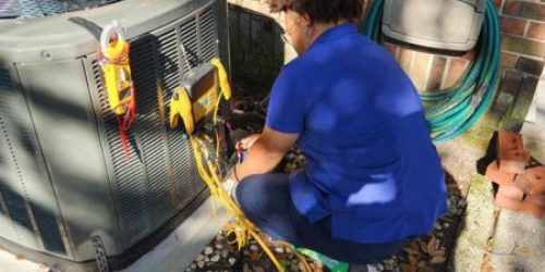 Hawkins-technician-working-on-AC-condenser